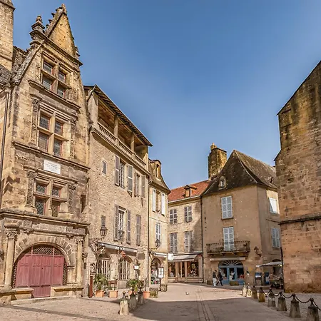 Les Milandes Sainte-Mondane